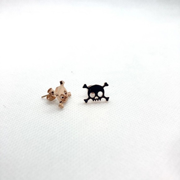 ROSE Gold Skull and Crossbones Earring Pair - Picture 3 of 8